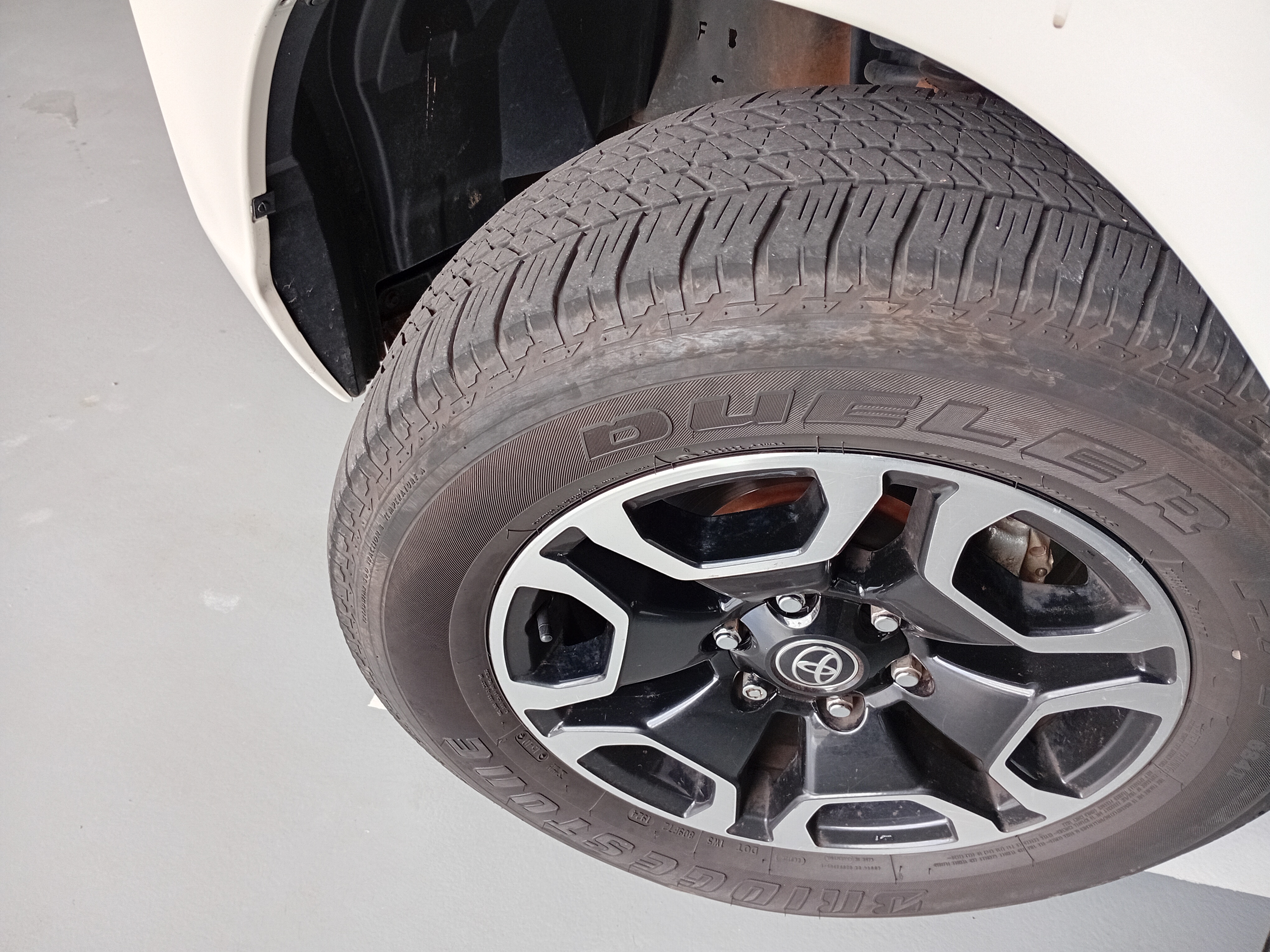 Toyota-HILUX-2.8 D-4D TURBO DIESEL CD SRX 4X4 AUTOMÁTICO