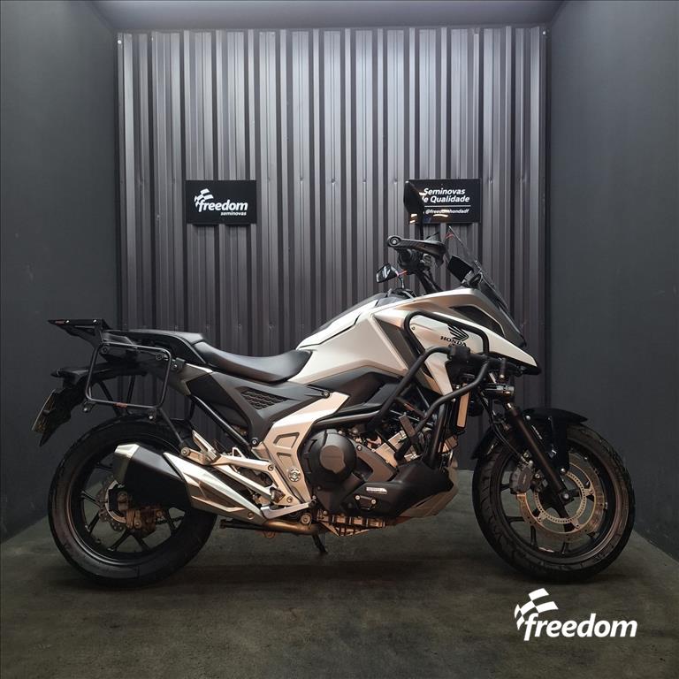 Moto HONDA do modelo NC 750X ABS DCT 2021/2022