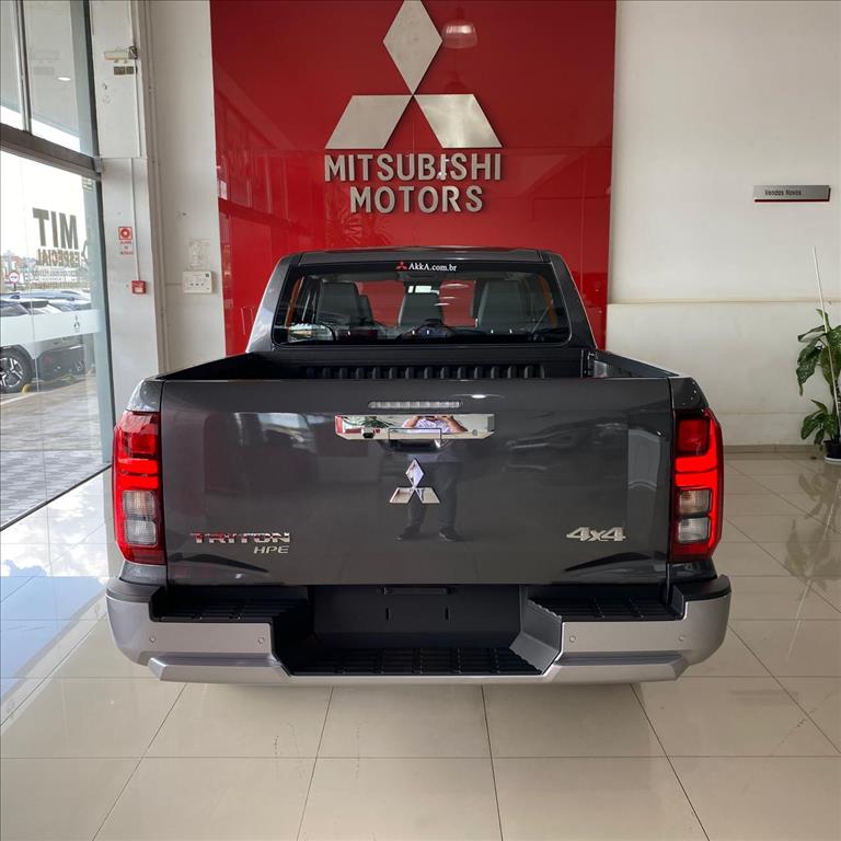 Mitsubishi-TRITON-2.4 BITURBO DIESEL CD HPE 4X4 AUTOMÁTICO