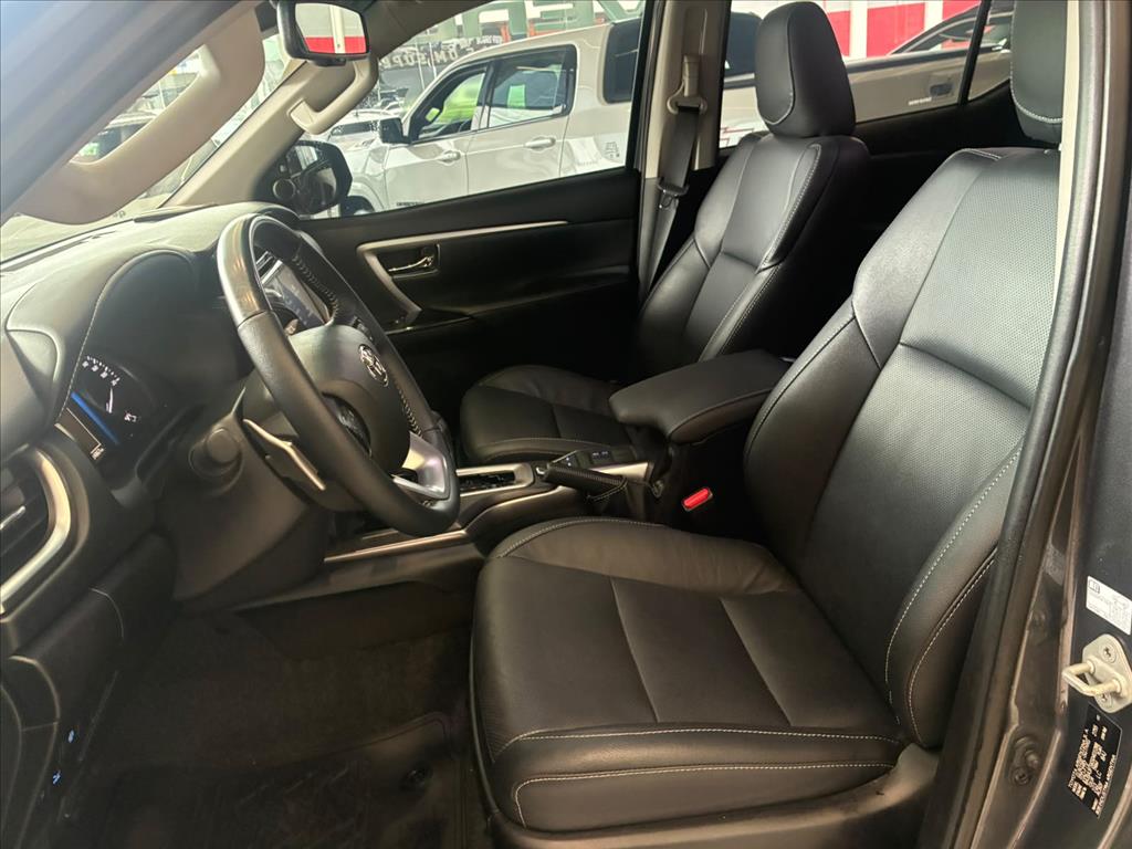 HILUX SW4 2.8 D-4D TURBO DIESEL DIAMOND 7L 4X4 AUTOMÁTICO6