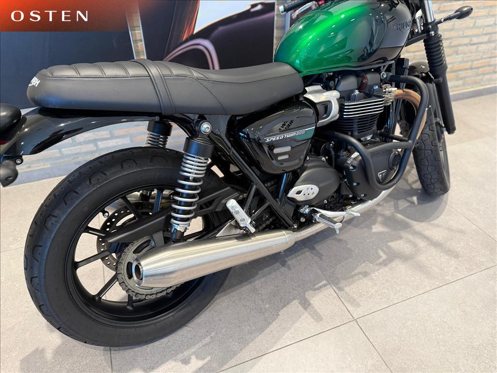 TRIUMPH-SPEED-TWIN 900