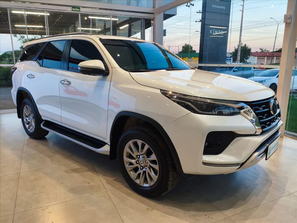 HILUX SW4 2.8 D-4D TURBO DIESEL SRX 7L 4X4 AUTOMÁTICO3
