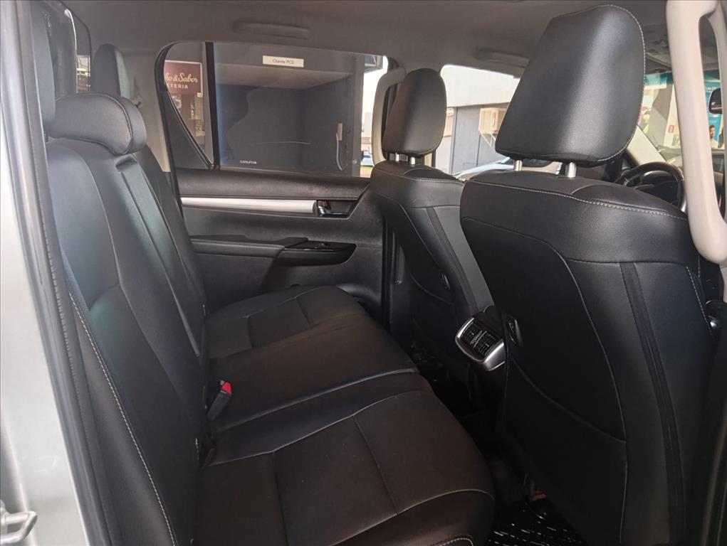 HILUX 2.8 D-4D TURBO DIESEL CD SRV 4X4 AUTOMÁTICO10