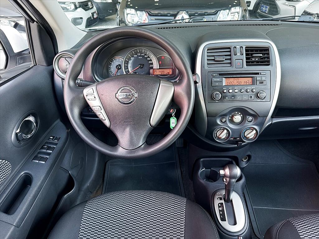 Nissan March - 1.6 SV 16V FLEXSTART 4P XTRONIC