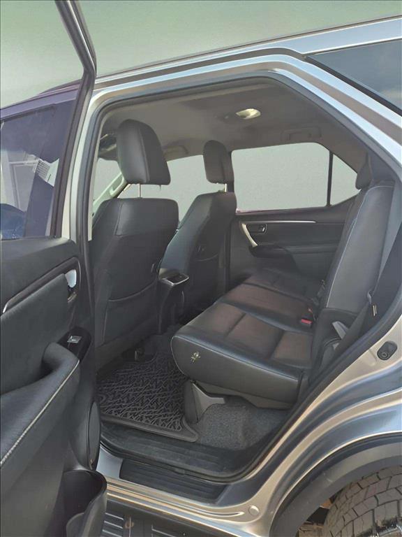 HILUX SW4 2.8 D-4D TURBO DIESEL SRX PLATINUM 7L 4X4 AUTOMÁTICO7