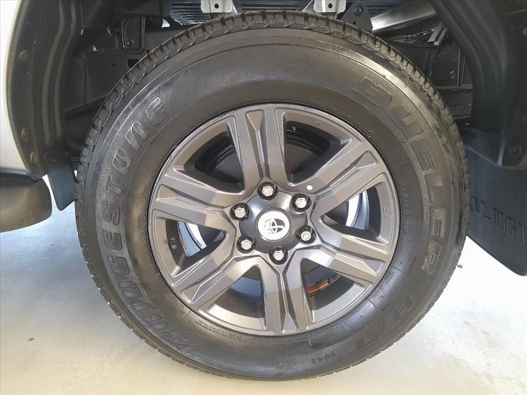 HILUX 2.8 D-4D TURBO DIESEL CD SR 4X4 AUTOMÁTICO13