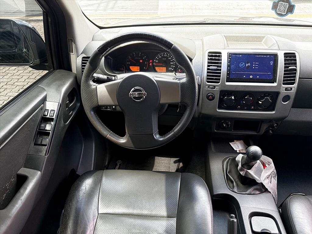 Nissan Frontier - 2.5 LE 4X4 CD TURBO ELETRONIC DIESEL 4P MANUAL