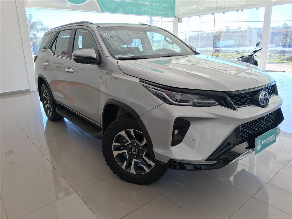 HILUX 2.8 D-4D TURBO DIESEL CD SRX 4X4 AUTOMÁTICO2