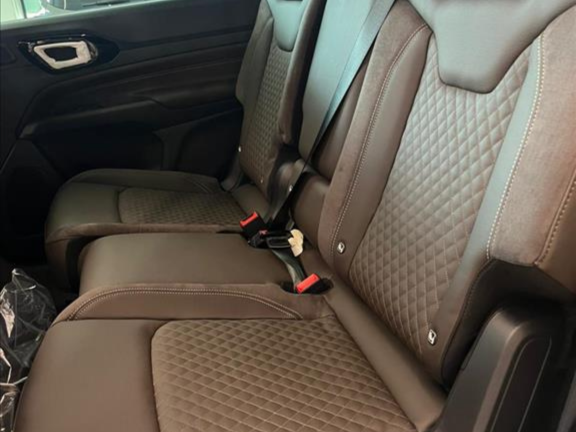 COMMANDER 2.2 TURBO DIESEL OVERLAND AT916