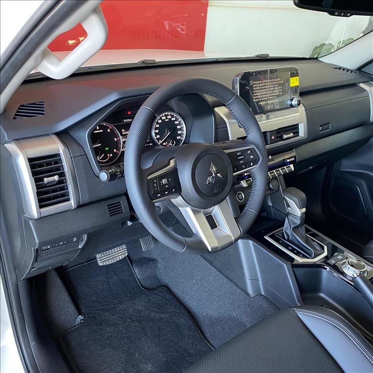 Mitsubishi-TRITON-2.4 BITURBO DIESEL CD HPE-S 4X4 AUTOMÁTICO