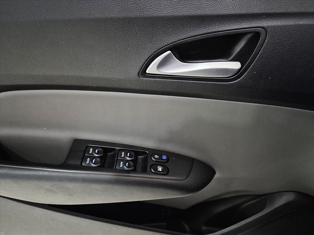 Hyundai-HB20S-1.6 PREMIUM 16V FLEX 4P AUTOMÁTICO