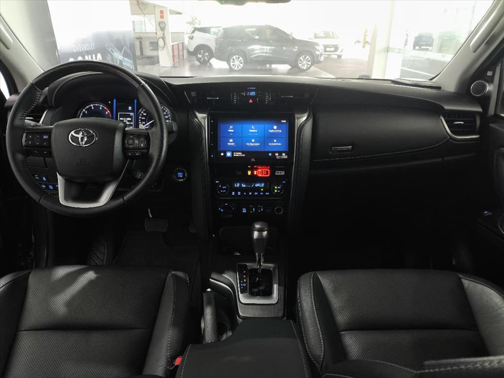 HILUX SW4 2.8 D-4D TURBO DIESEL SRX PLATINUM 7L 4X4 AUTOMÁTICO6