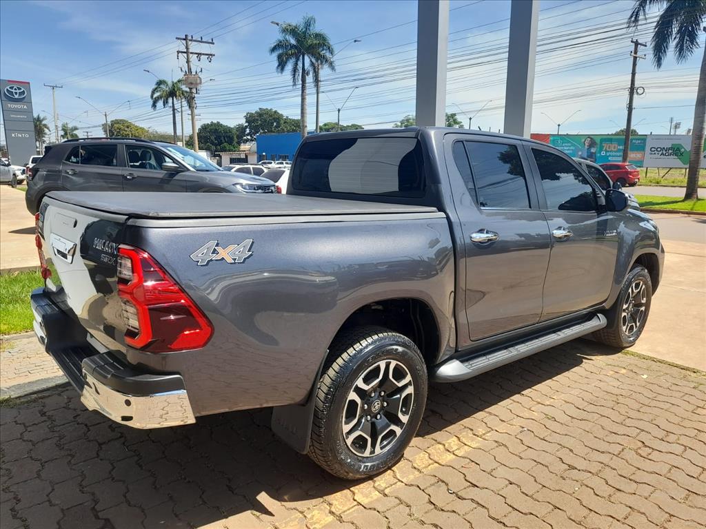 HILUX 2.8 D-4D TURBO DIESEL CD SRX 4X4 AUTOMÁTICO5