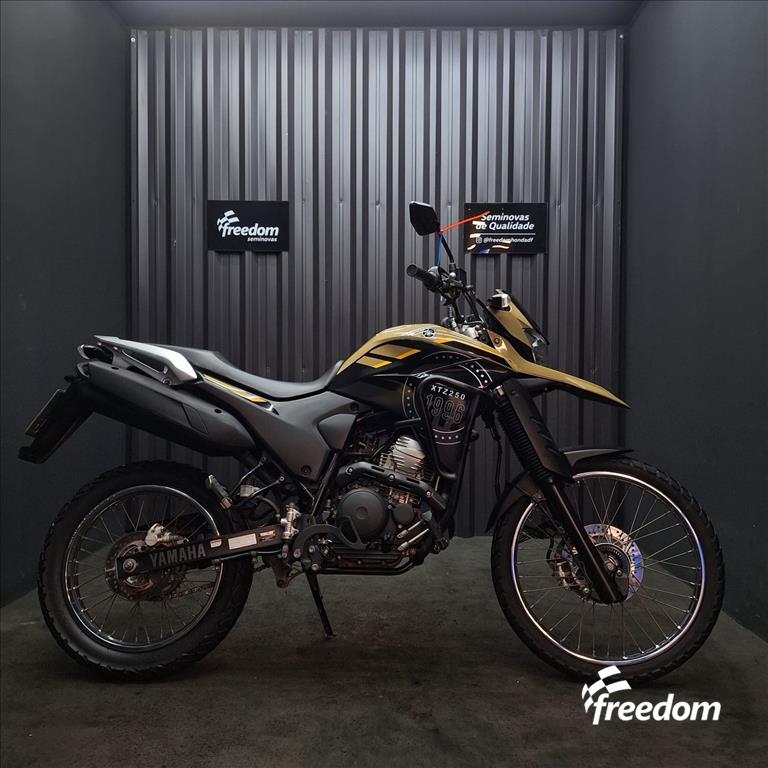 Moto YAMAHA do modelo XTZ 250 LANDER 2023/2023