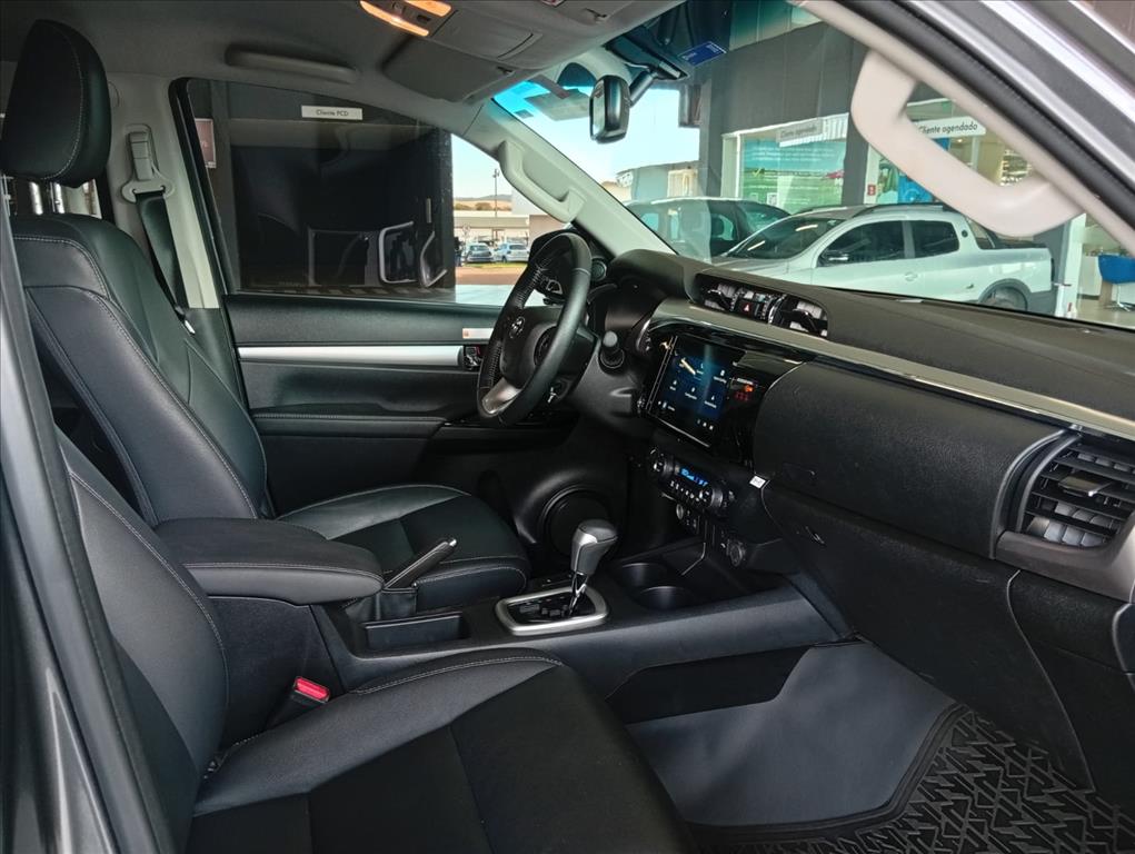HILUX 2.8 D-4D TURBO DIESEL CD SRV 4X4 AUTOMÁTICO6