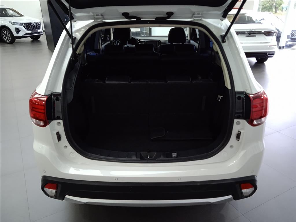 OUTLANDER 3.0 GT 4X4 V6 24V GASOLINA 4P AUTOMÁTICO OUTLANDER 3.0 GT 4X4 V6 24V GASOLINA 4P AUTOMÁTICO