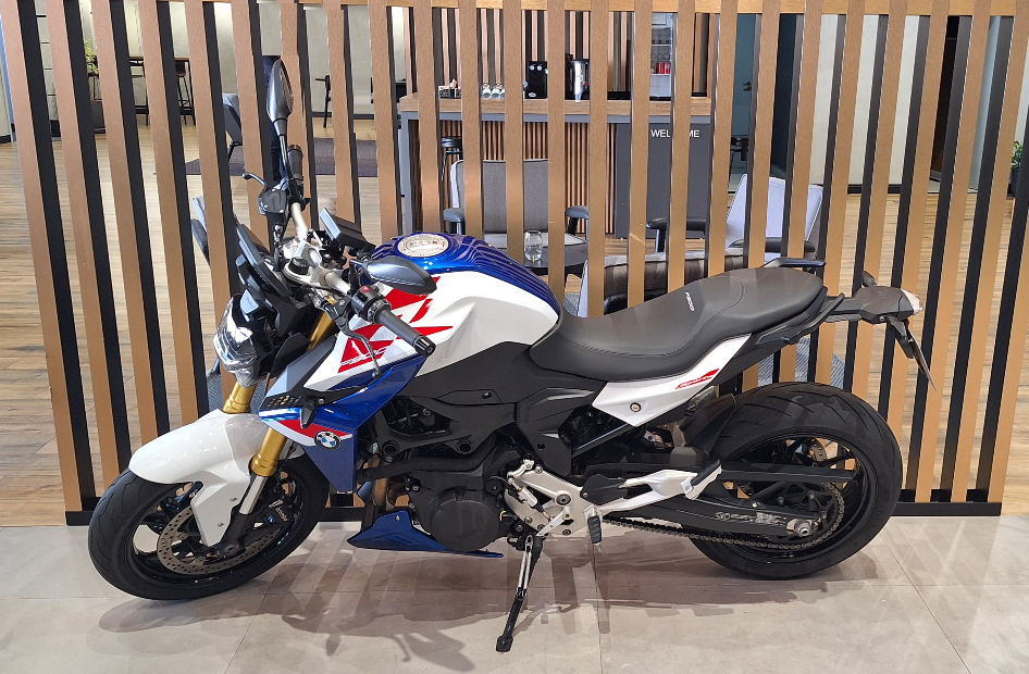 BMW Motorrad-F-900 R SPORT
