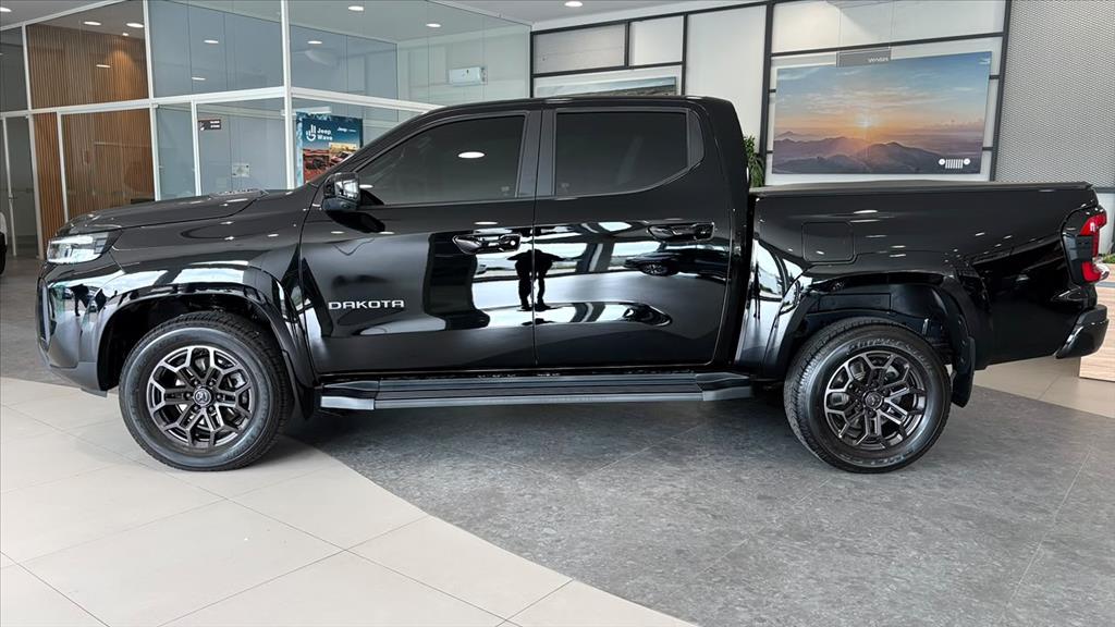 DAKOTA 2.2 TURBO DIESEL LARAMIE NIGHT EDITION 4X4 AUTOMÁTICO5