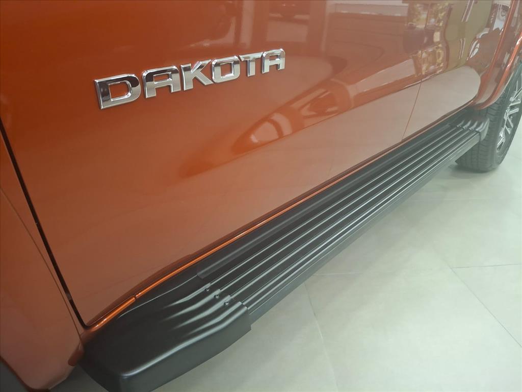 DAKOTA 2.2 TURBO DIESEL LARAMIE 4X4 AUTOMÁTICO7