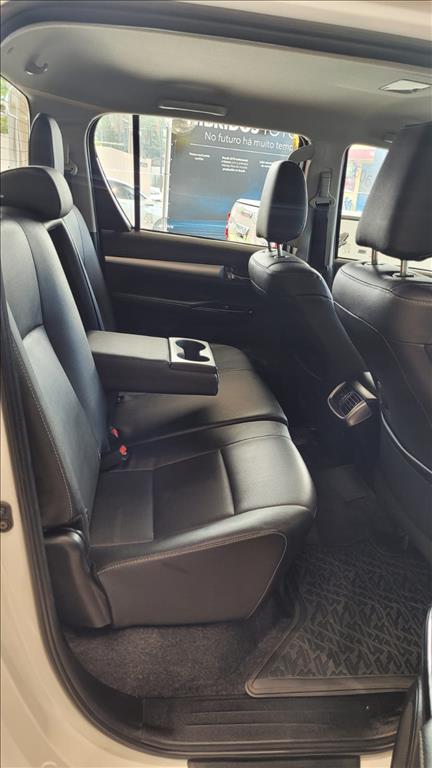 HILUX 2.8 D-4D TURBO DIESEL CD SRX 4X4 AUTOMÁTICO8