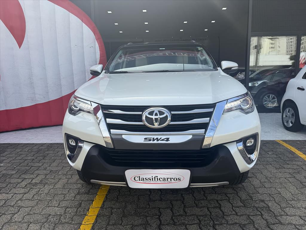 Toyota Hilux Sw4 - 2.8 SRX DIAMOND 4X4 7 LUGARES 16V TURBO INTERCOOLER DIESEL 4P AUTOMÁTICO