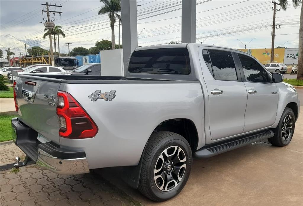 HILUX 2.8 D-4D TURBO DIESEL CD SRV 4X4 AUTOMÁTICO3