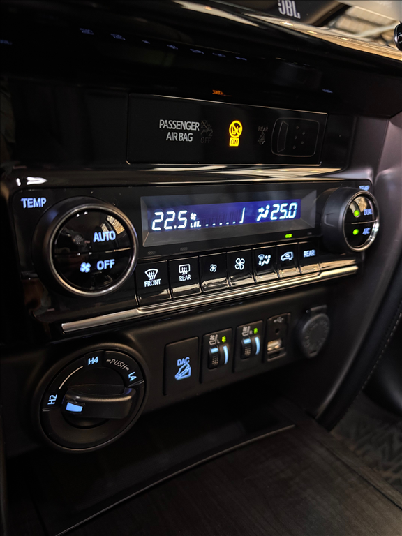 TOYOTA HILUX SW4 2.8 D-4D TURBO DIESEL SRX 7L 4X4 AUTOMÁTICO-16 - Paraná Veículos Campinas - Veículos novos e seminovos com qualidade e procedência - 0