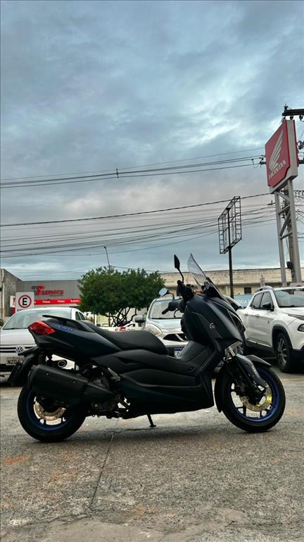 YAMAHA XMAX foto 2