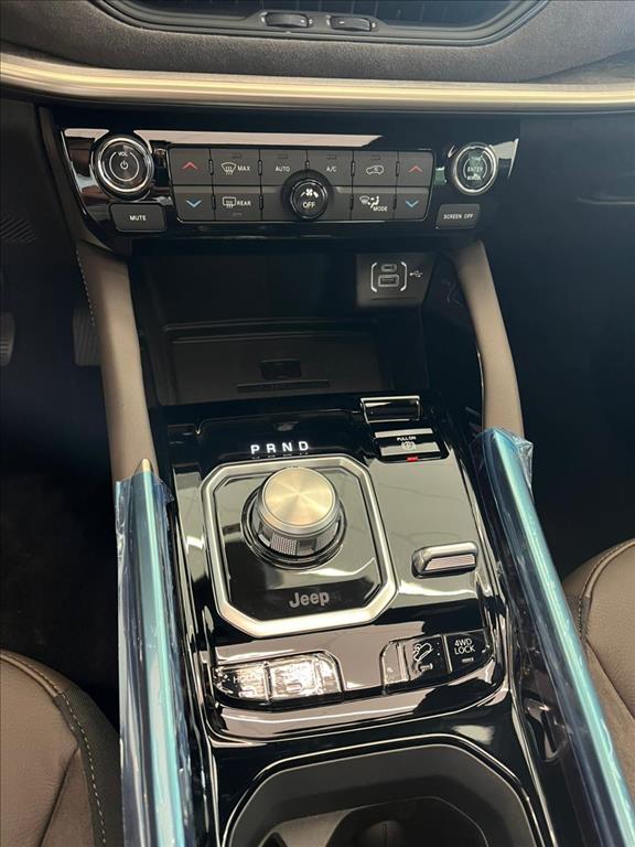 COMMANDER 2.2 TURBO DIESEL OVERLAND AT911