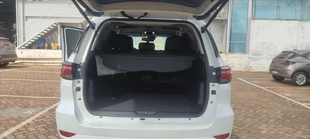 HILUX SW4 2.8 D-4D TURBO DIESEL SRX 4X4 AUTOMÁTICO9