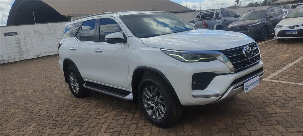 HILUX SW4 2.8 D-4D TURBO DIESEL SRX 4X4 AUTOMÁTICO2