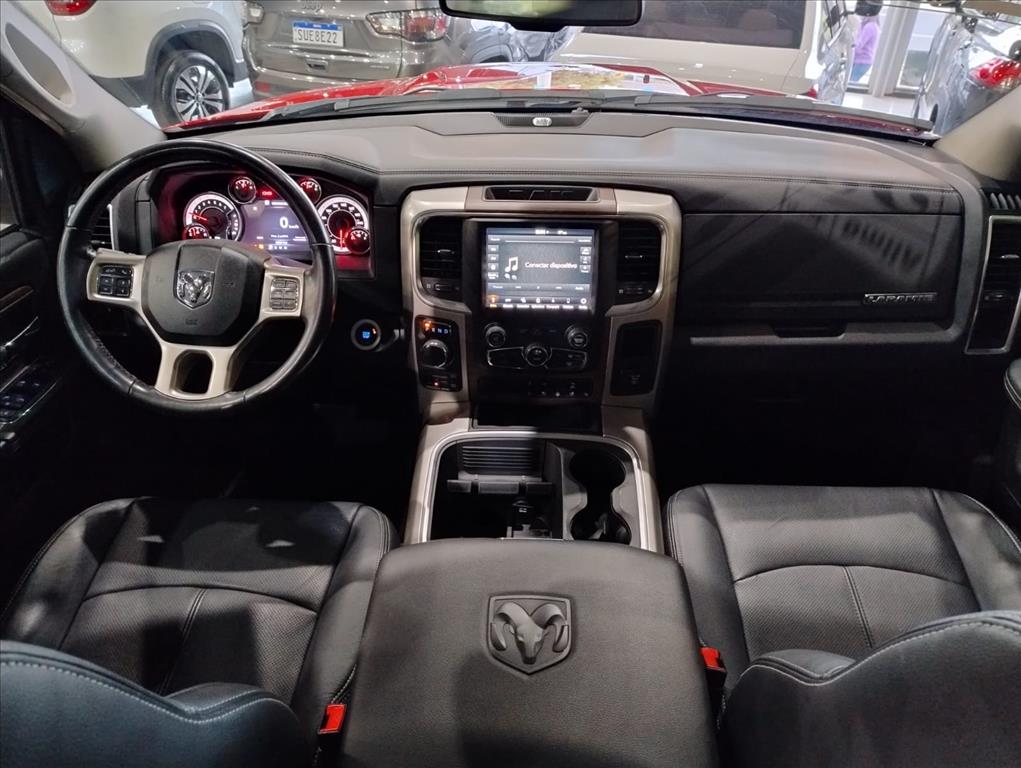 CLASSIC 5.7 V8 GASOLINA LARAMIE NIGHT EDITION CD 4X4 AUTOMÁTICO4