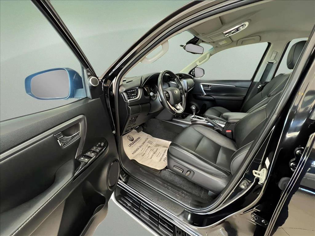 HILUX 2.8 D-4D TURBO DIESEL CD SRX 4X4 AUTOMÁTICO9