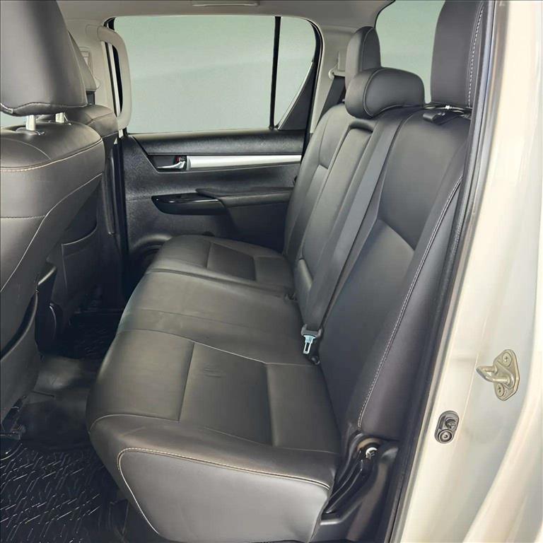 HILUX 2.8 D-4D TURBO DIESEL CD SR 4X4 AUTOMÁTICO13