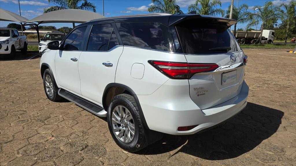 HILUX SW4 2.8 D-4D TURBO DIESEL SRX 7L 4X4 AUTOMÁTICO6