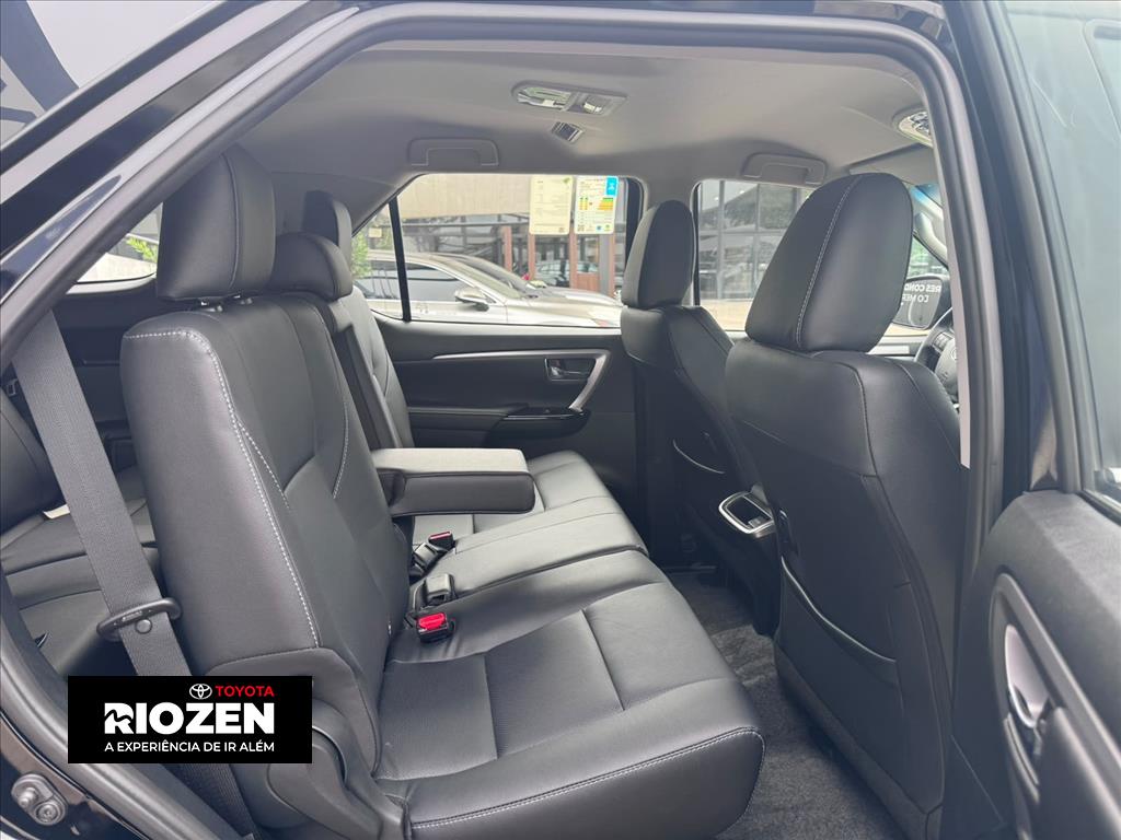HILUX SW4 2.8 D-4D TURBO DIESEL SRX PLATINUM 7L 4X4 AUTOMÁTICO5