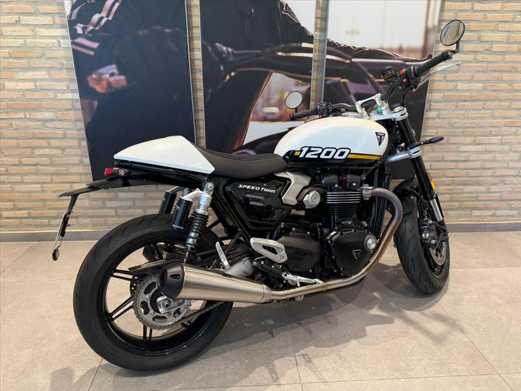 TRIUMPH-SPEED-TWIN