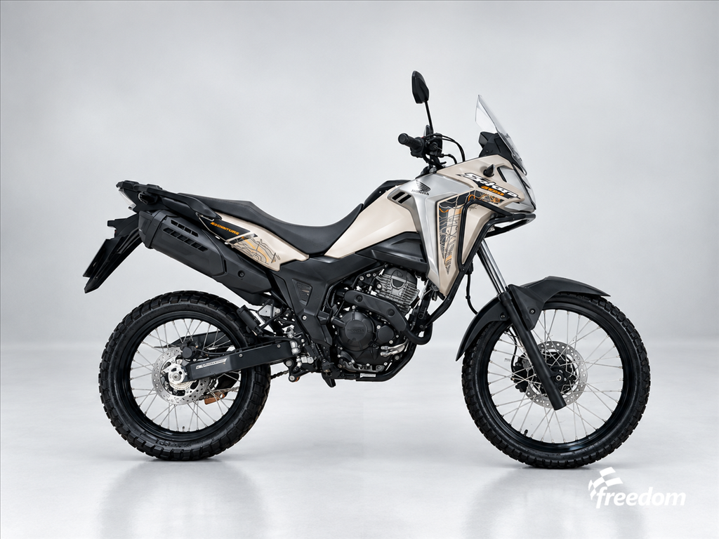 Moto HONDA do modelo SAHARA XRE 300 ADVENTURE 2024/2024