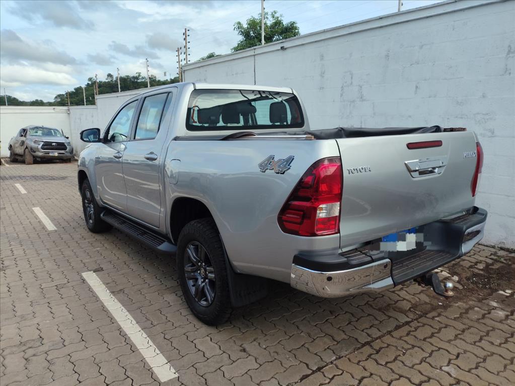 HILUX 2.8 D-4D TURBO DIESEL CD SR 4X4 AUTOMÁTICO3