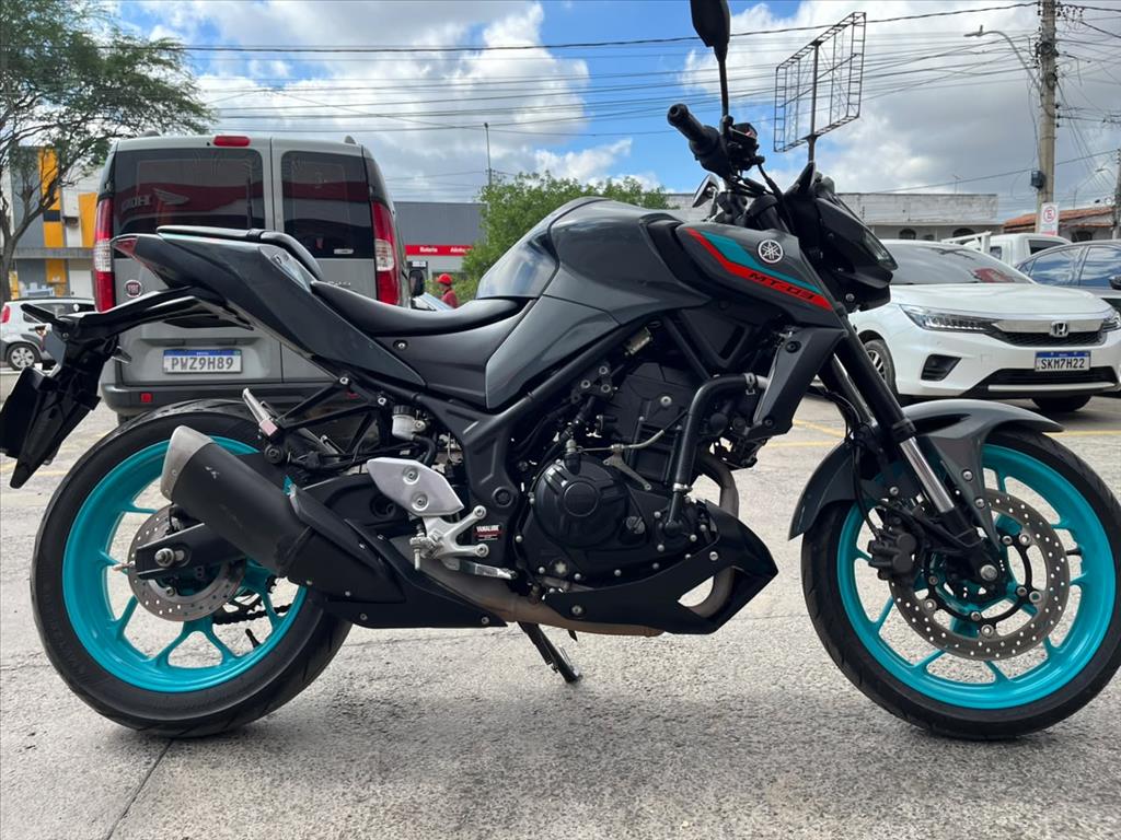 YAMAHA MT-03 foto 2