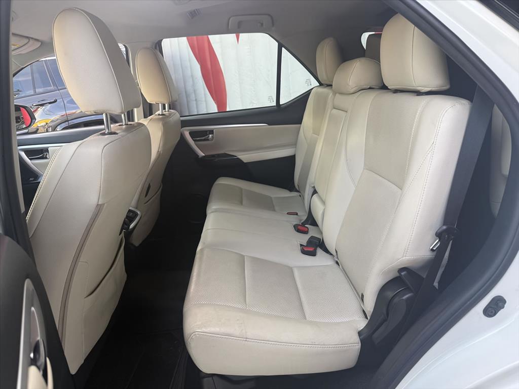 Toyota Hilux Sw4 - 2.8 SRX DIAMOND 4X4 7 LUGARES 16V TURBO INTERCOOLER DIESEL 4P AUTOMÁTICO