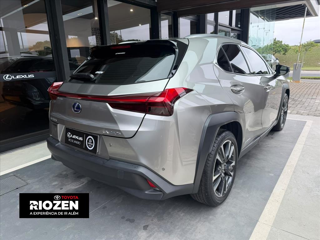 UX 250h 2.0 VVT-I HYBRID LUXURY CVT2