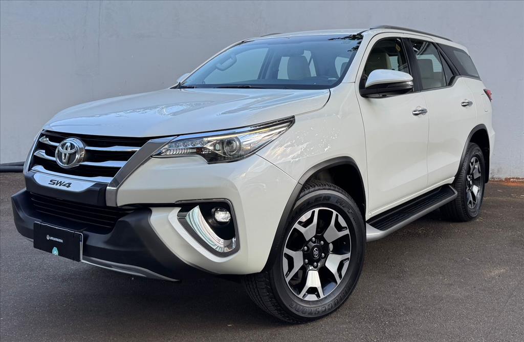 HILUX SW4 2.8 SRX DIAMOND 4X4 7 LUGARES 16V TURBO INTERCOOLER DIESEL 4P AUTOMÁTICO1