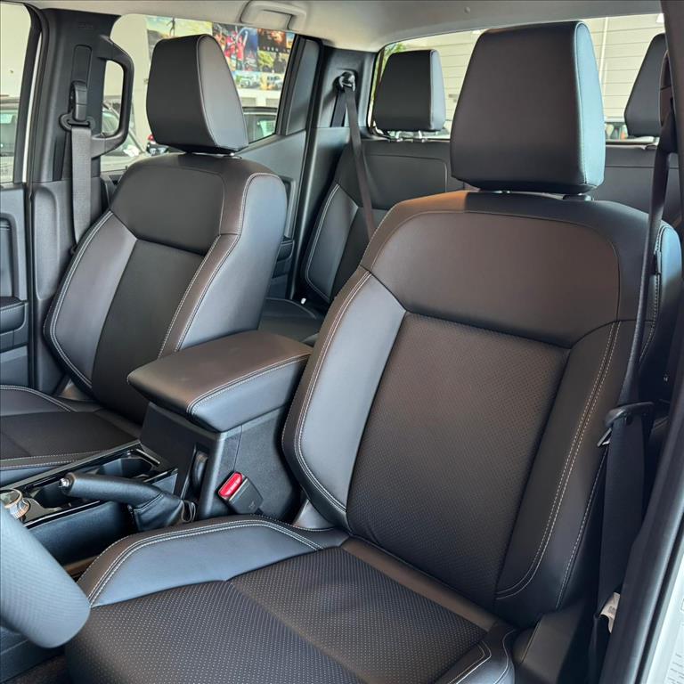 Mitsubishi-TRITON-2.4 BITURBO DIESEL CD HPE 4X4 AUTOMÁTICO