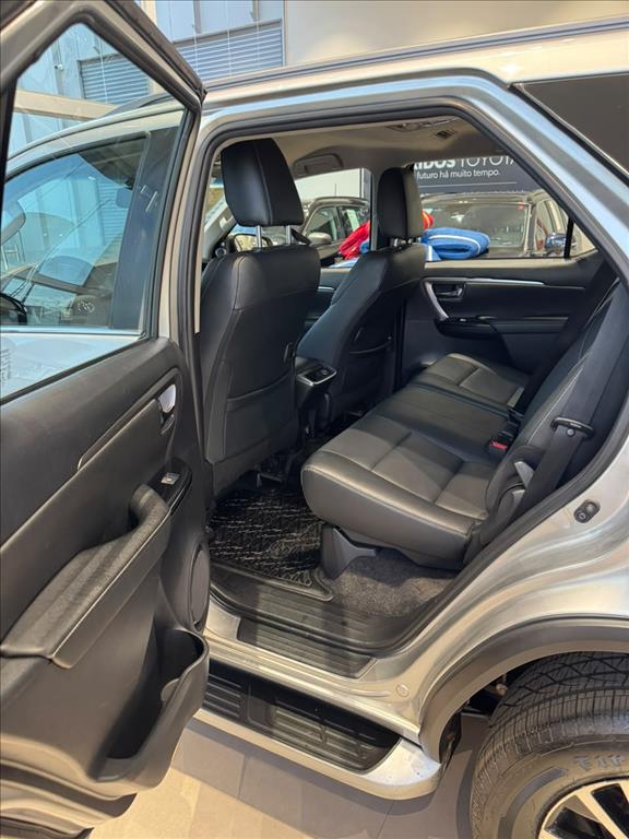 HILUX SW4 2.8 D-4D TURBO DIESEL SRX 7L 4X4 AUTOMÁTICO13