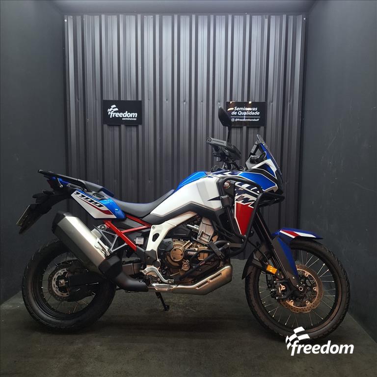 Moto HONDA do modelo CRF 1100L AFRICA TWIN DCT 2023/2024