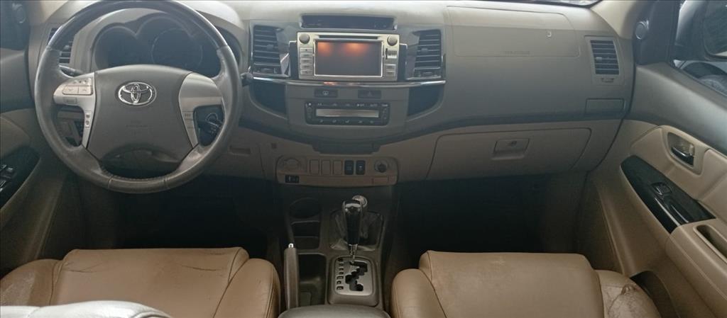 HILUX SW4 3.0 SRV 4X4 7 LUGARES 16V TURBO INTERCOOLER DIESEL 4P AUTOMÁTICO6