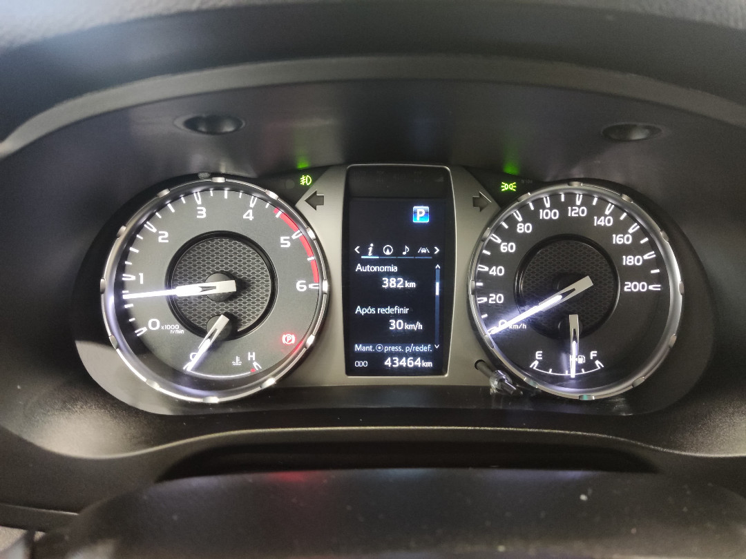 HILUX 2.8 D-4D TURBO DIESEL CD SRX 4X4 AUTOMÁTICO