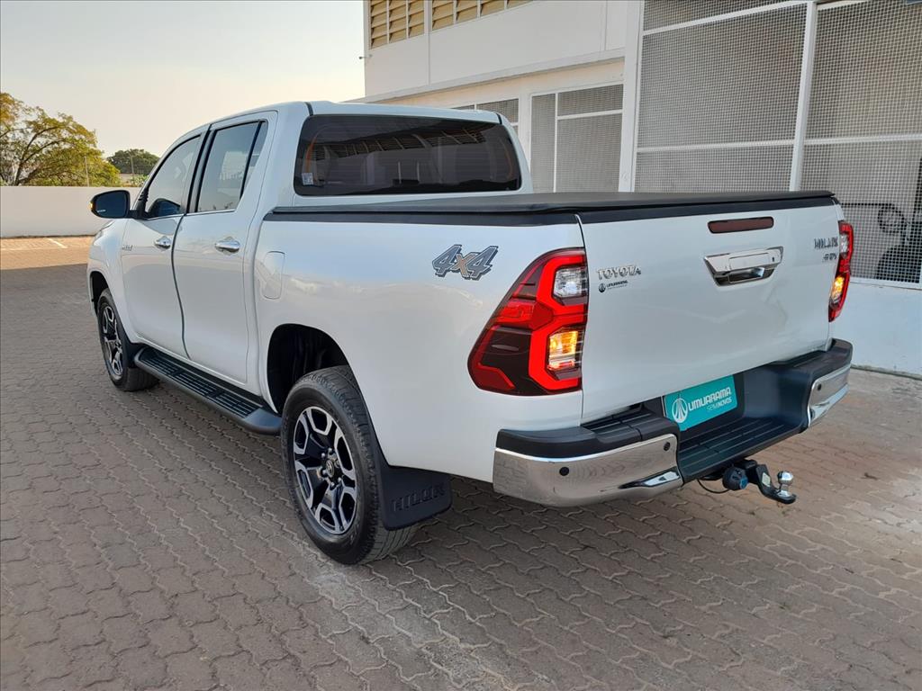 HILUX 2.8 D-4D TURBO DIESEL CD SRX 4X4 AUTOMÁTICO4