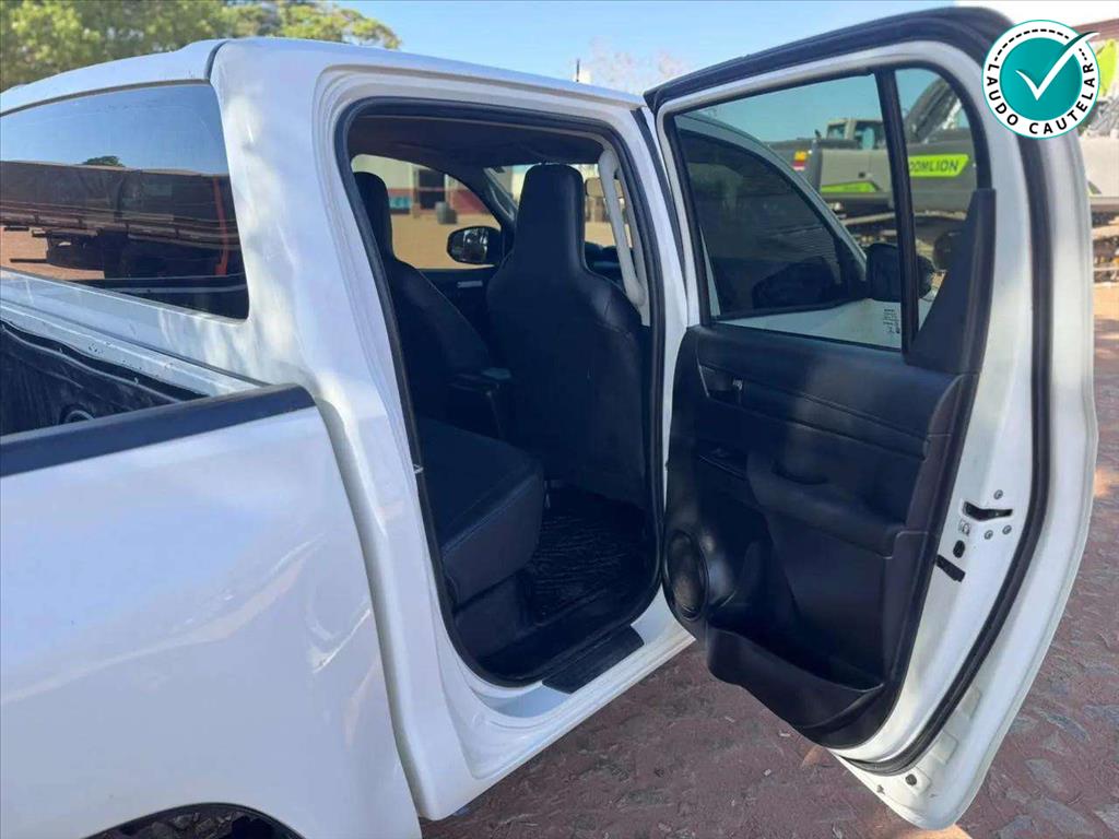 HILUX 2.8 D-4D TURBO DIESEL CD POWER PACK 4X4 MANUAL14